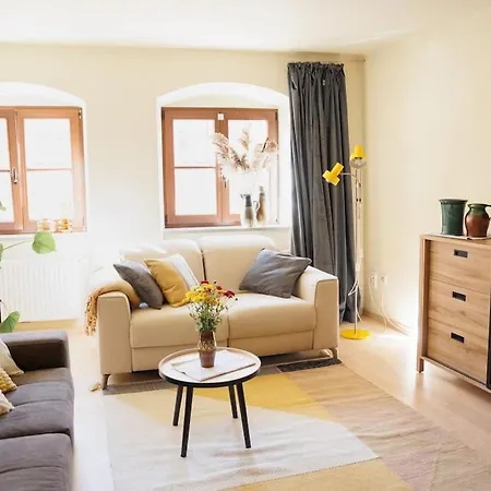 Beautiful Old Town Arkadenhof 로바우