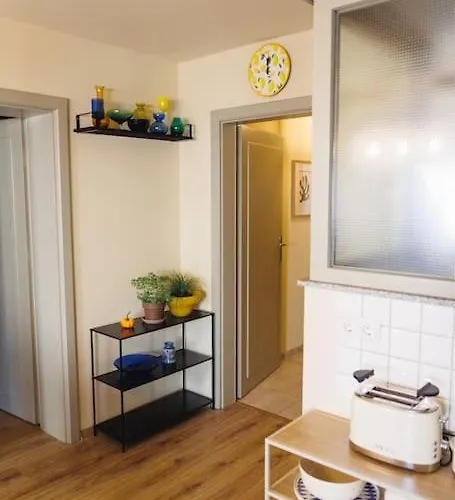 Beautiful Old Town Arkadenhof 로바우