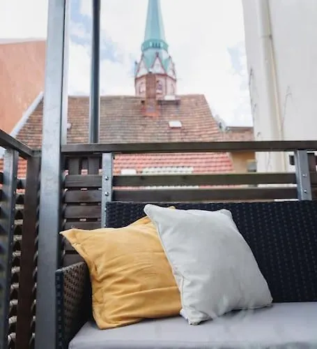 Beautiful Old Town Arkadenhof * 로바우